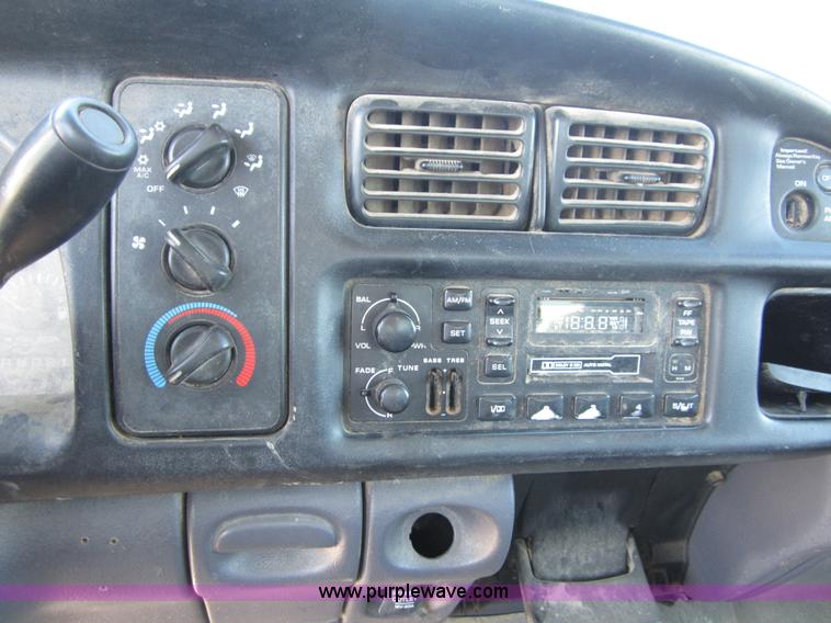 image for item B3269 2001 Dodge Ram 1500 pickup truck