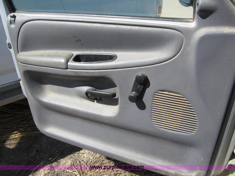 image for item B3269 2001 Dodge Ram 1500 pickup truck