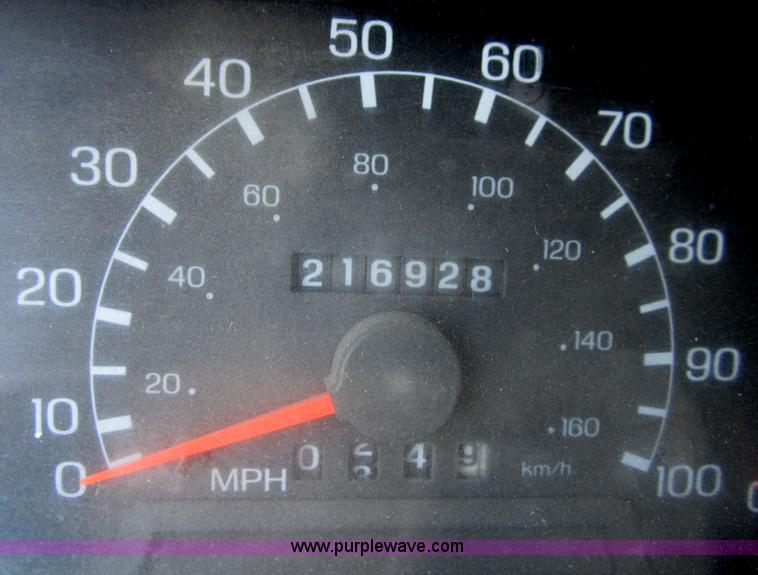 image for item B3270 1999 Ford F350 Super Duty flatbed pickup truck