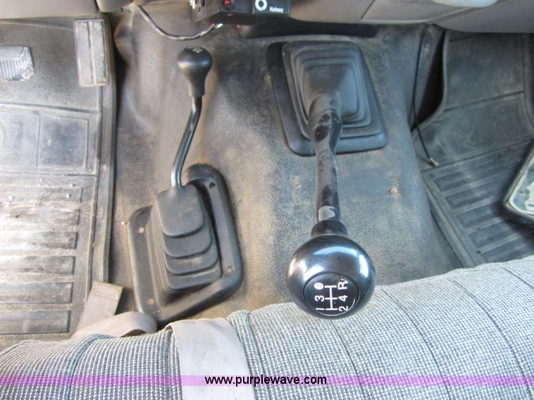 image for item B3270 1999 Ford F350 Super Duty flatbed pickup truck