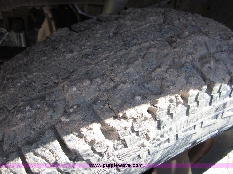 image for item B3270 1999 Ford F350 Super Duty flatbed pickup truck