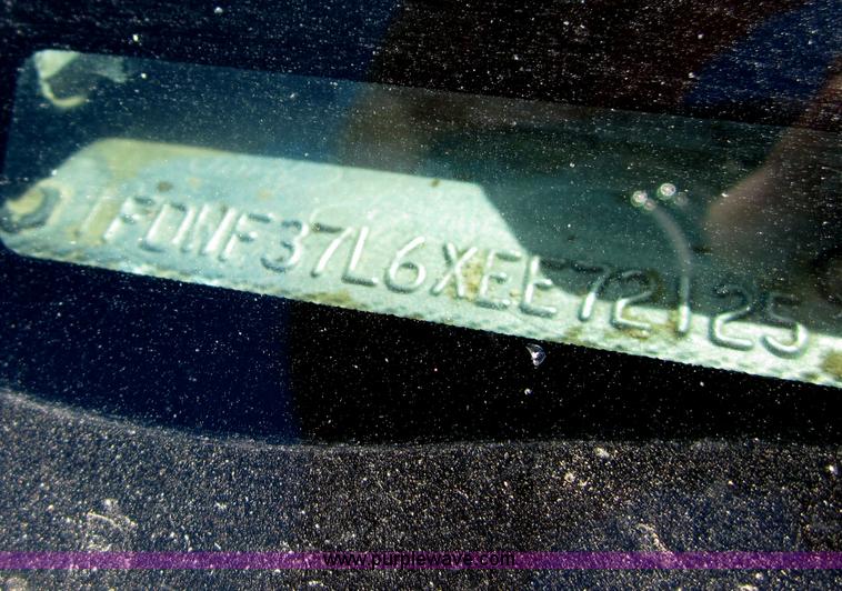 image for item B3270 1999 Ford F350 Super Duty flatbed pickup truck