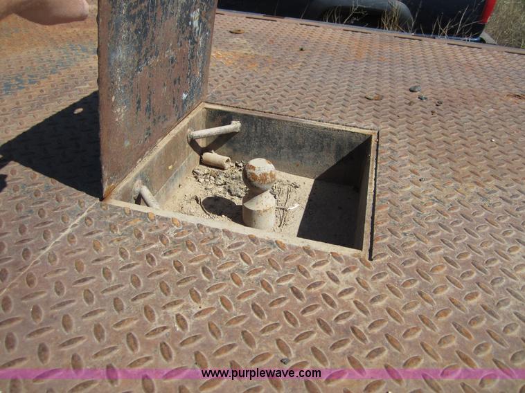 image for item B3270 1999 Ford F350 Super Duty flatbed pickup truck