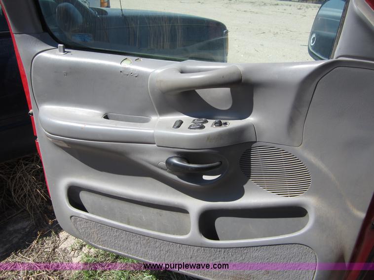 image for item B3272 1998 Ford F150 pickup truck