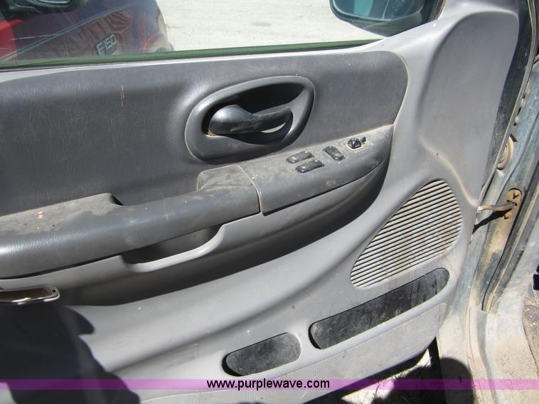 image for item B3273 1999 Ford F150 pickup truck