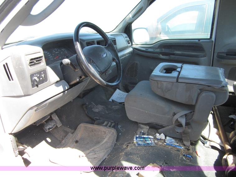 image for item B3275 2004 Ford F250 pickup truck cab and chassis