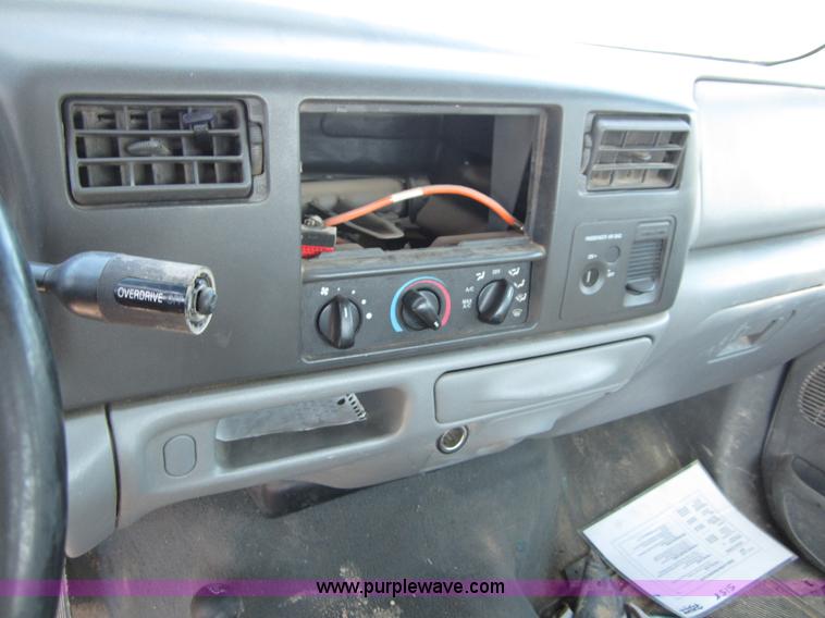 image for item B3275 2004 Ford F250 pickup truck cab and chassis