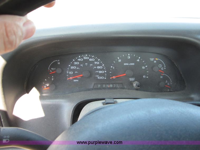 image for item B3275 2004 Ford F250 pickup truck cab and chassis