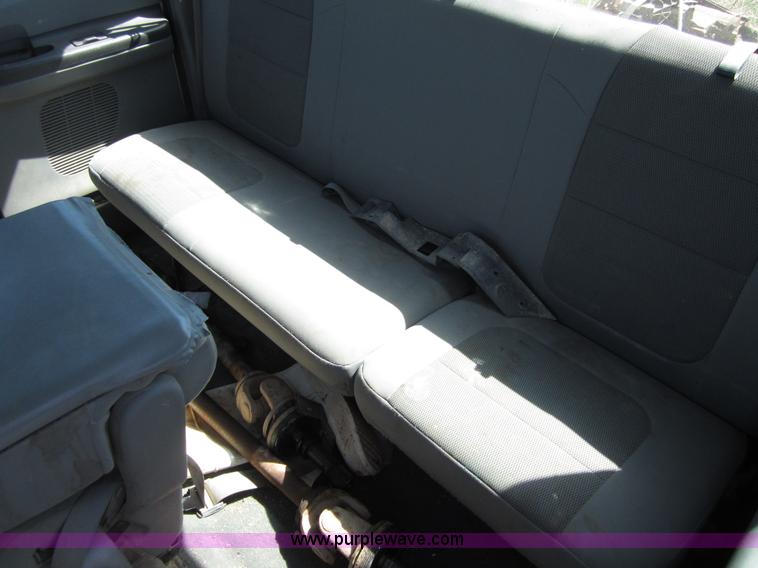 image for item B3275 2004 Ford F250 pickup truck cab and chassis