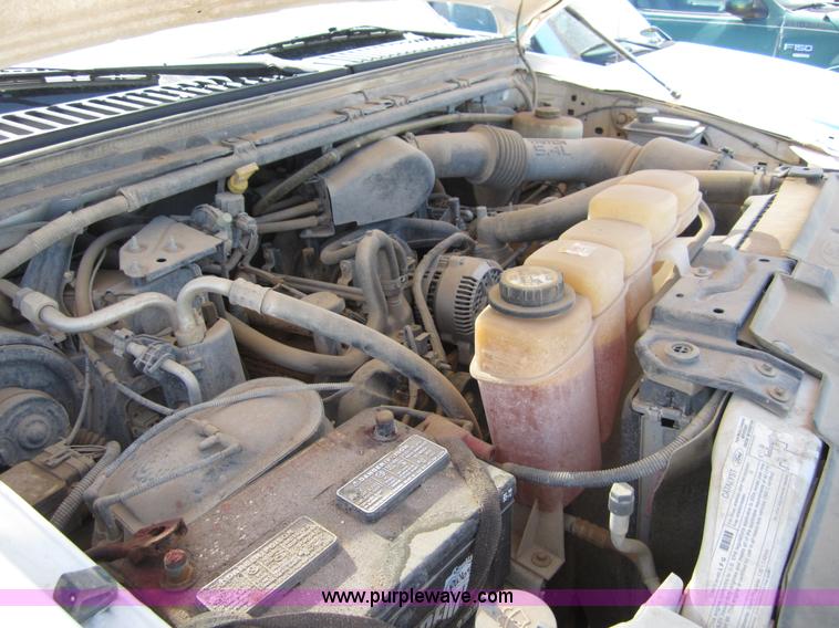 image for item B3275 2004 Ford F250 pickup truck cab and chassis