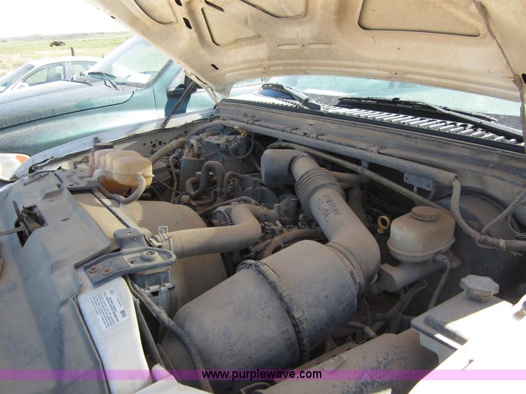 image for item B3275 2004 Ford F250 pickup truck cab and chassis