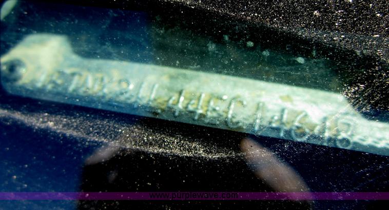 image for item B3275 2004 Ford F250 pickup truck cab and chassis