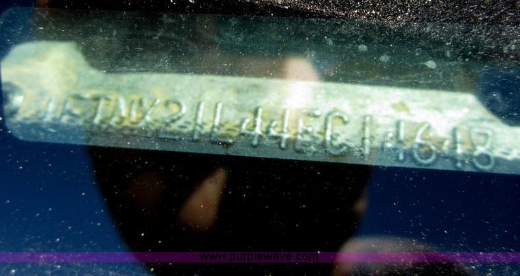 image for item B3275 2004 Ford F250 pickup truck cab and chassis