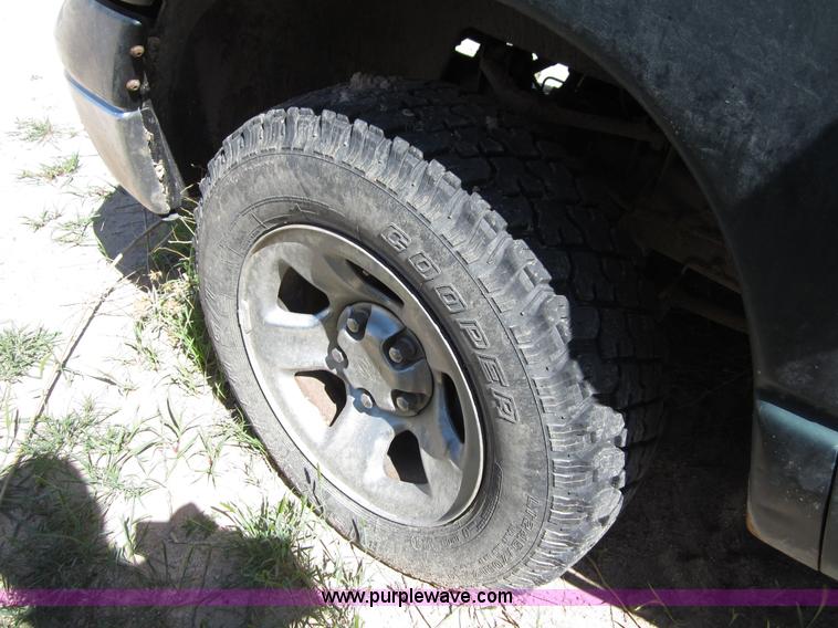 image for item B3276 2002 Dodge Ram 1500 pickup truck