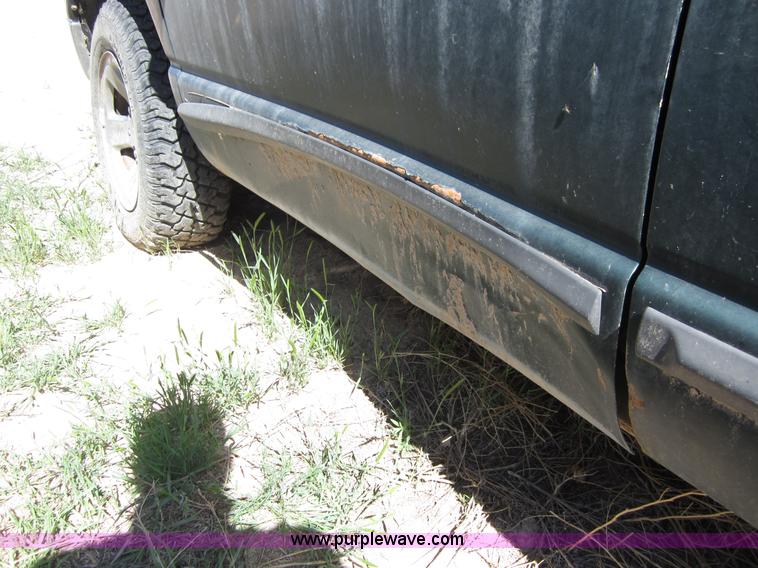 image for item B3276 2002 Dodge Ram 1500 pickup truck