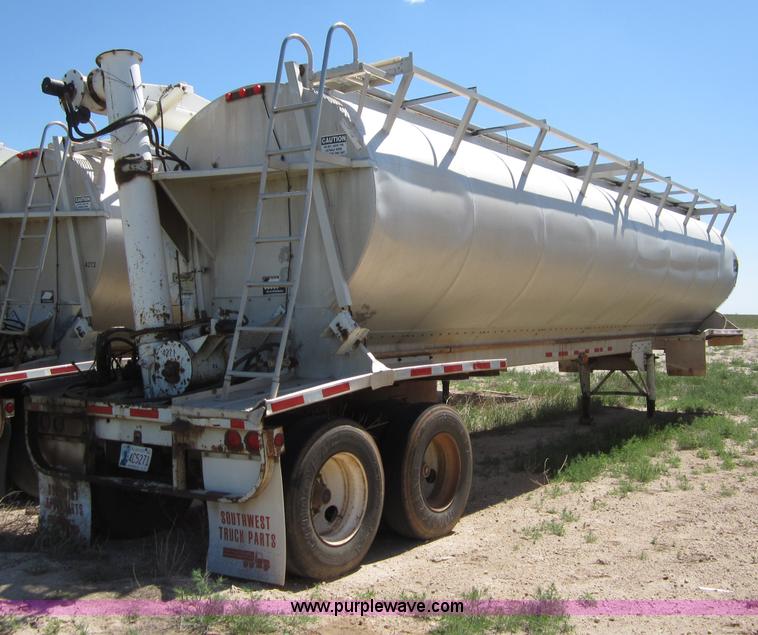 image for item B3278 1997 Warren 40' feed trailer