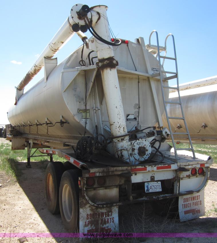 image for item B3278 1997 Warren 40' feed trailer