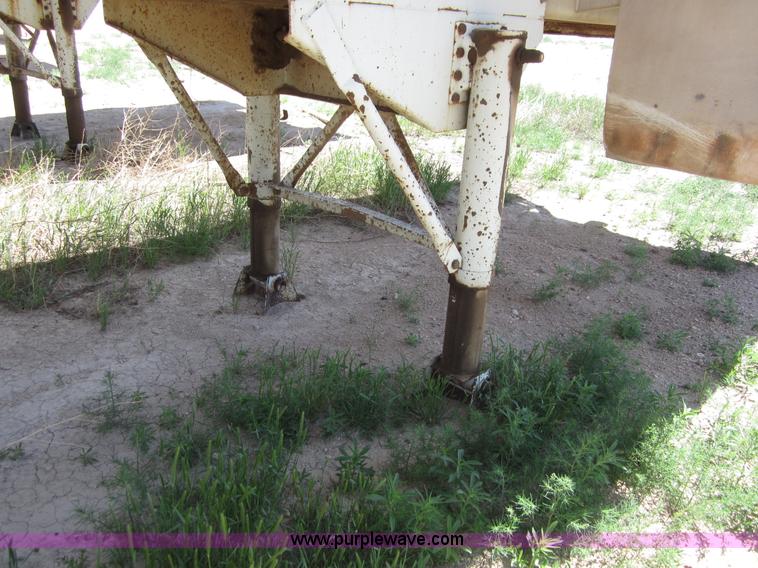 image for item B3278 1997 Warren 40' feed trailer