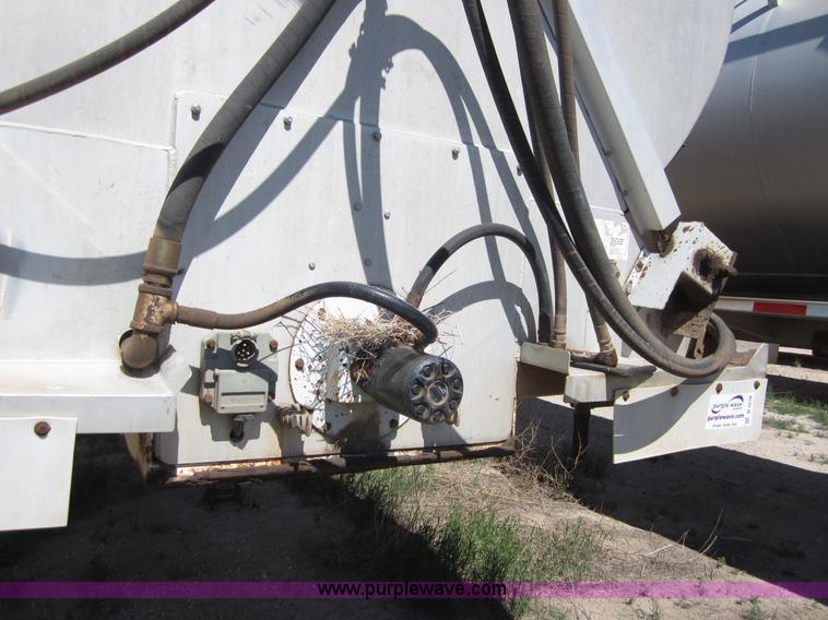 image for item B3278 1997 Warren 40' feed trailer