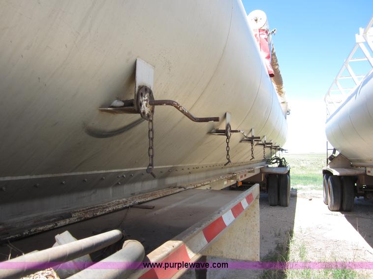 image for item B3278 1997 Warren 40' feed trailer