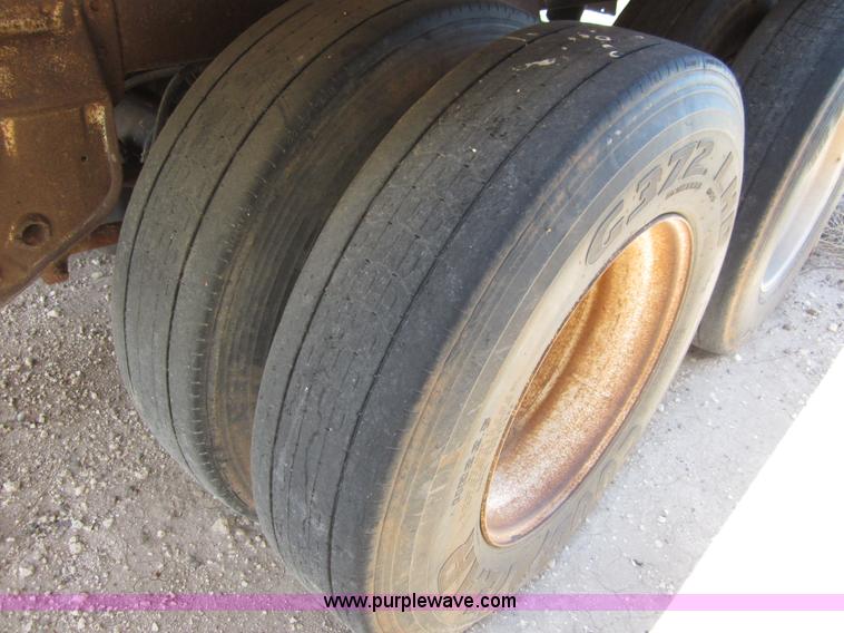 image for item B3278 1997 Warren 40' feed trailer