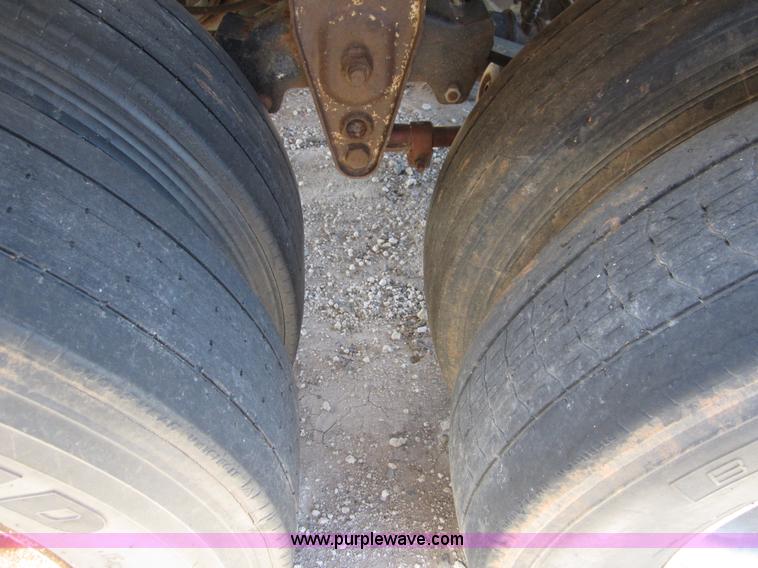 image for item B3278 1997 Warren 40' feed trailer