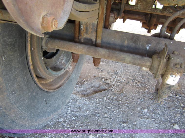 image for item B3278 1997 Warren 40' feed trailer