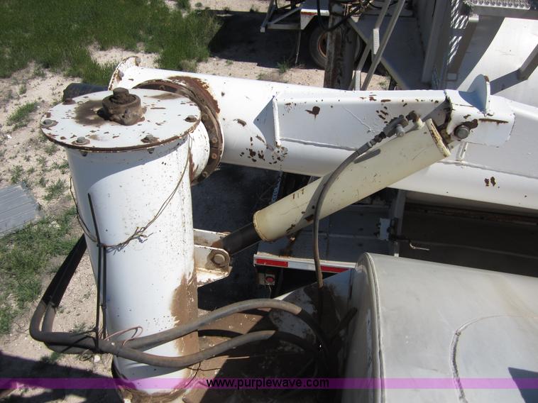 image for item B3278 1997 Warren 40' feed trailer