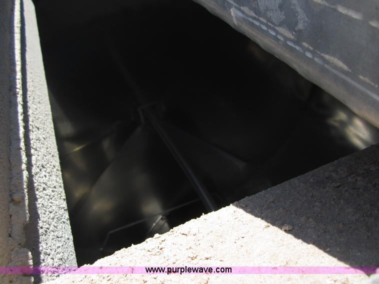 image for item B3278 1997 Warren 40' feed trailer