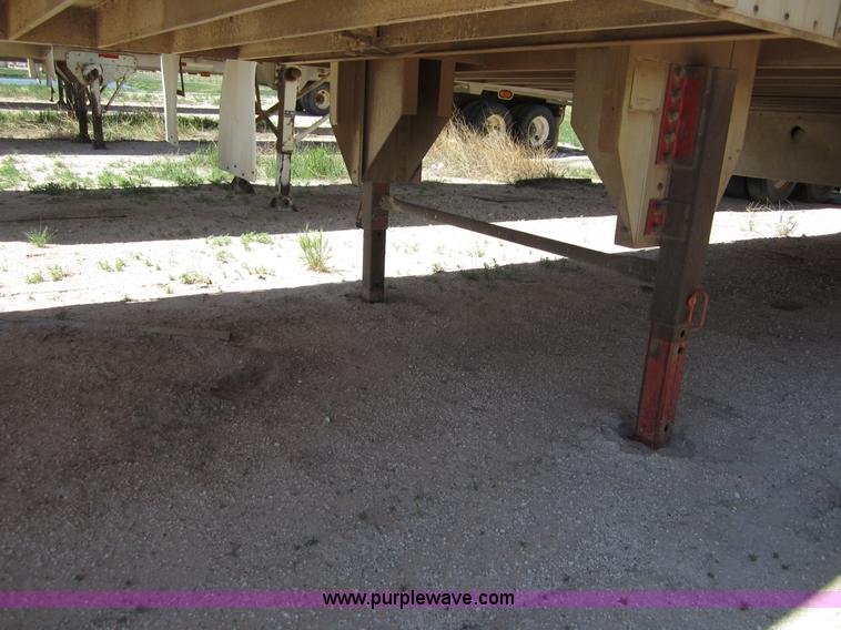 image for item B3279 1996 Wilson 53' hog trailer