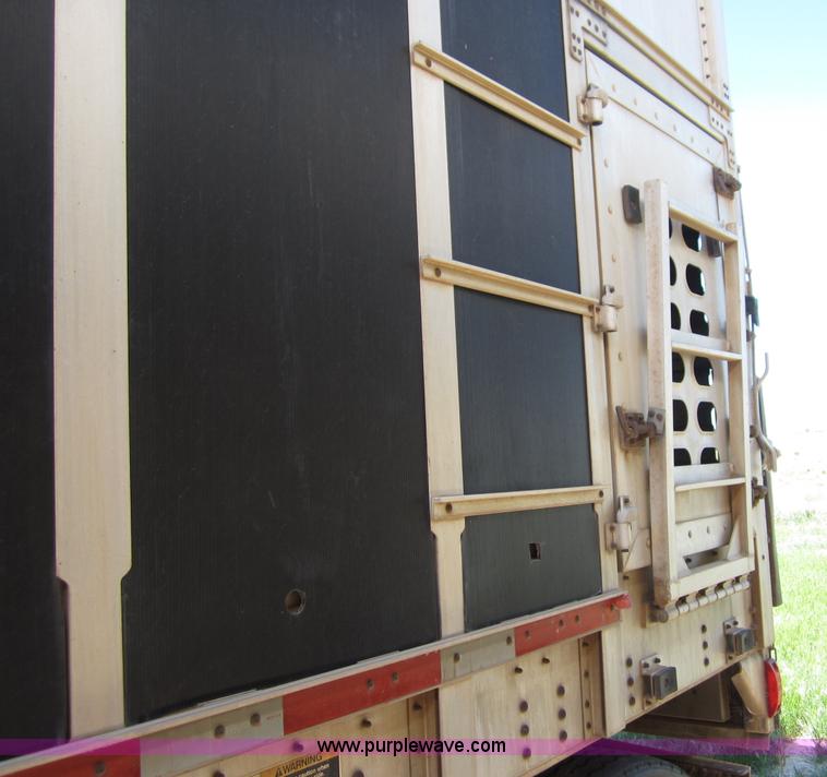 image for item B3279 1996 Wilson 53' hog trailer