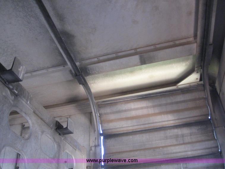 image for item B3279 1996 Wilson 53' hog trailer