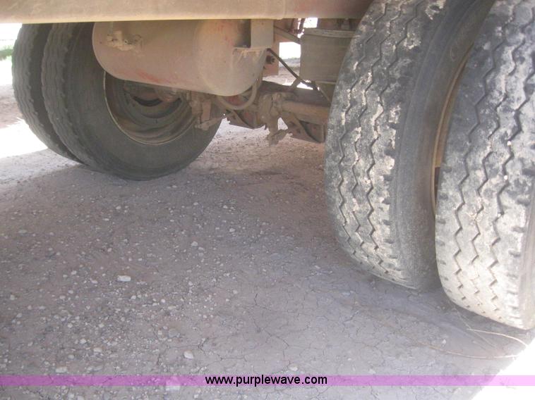 image for item B3279 1996 Wilson 53' hog trailer