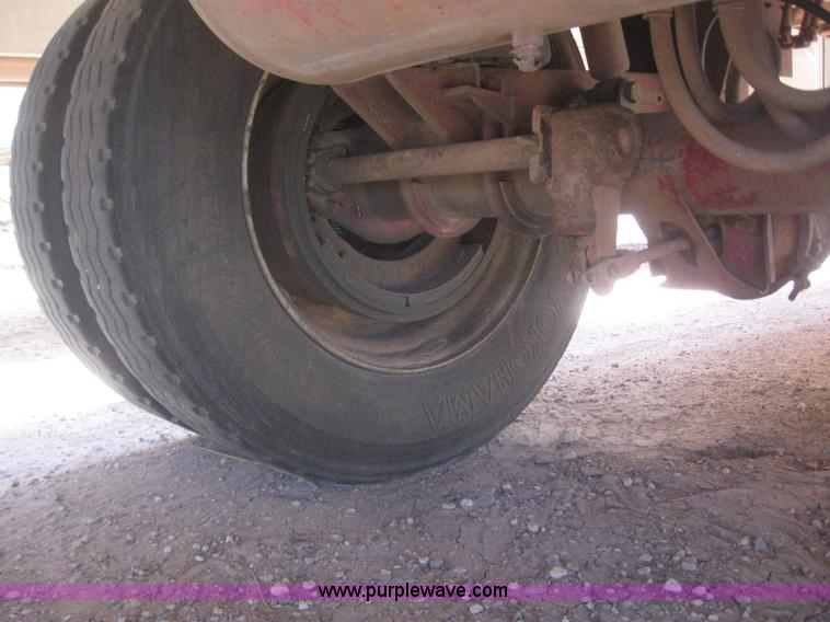 image for item B3279 1996 Wilson 53' hog trailer