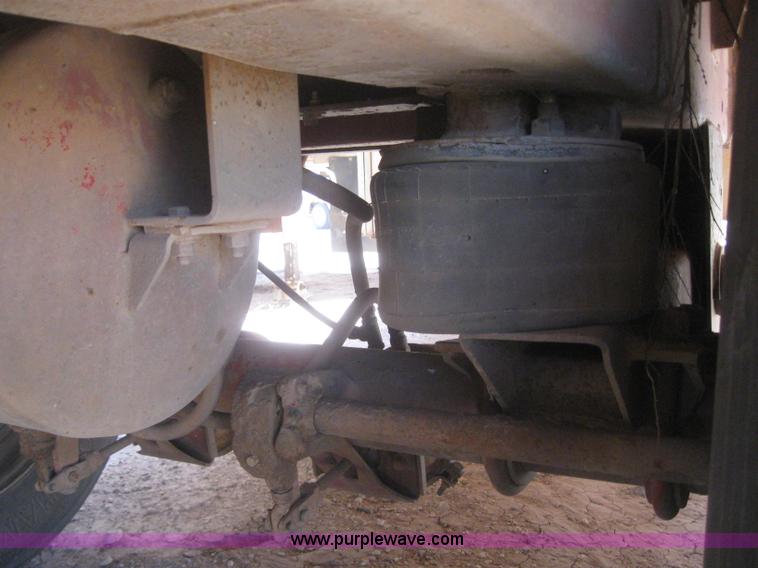 image for item B3279 1996 Wilson 53' hog trailer