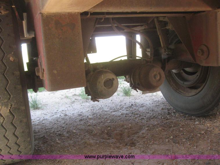 image for item B3279 1996 Wilson 53' hog trailer