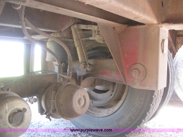 image for item B3279 1996 Wilson 53' hog trailer