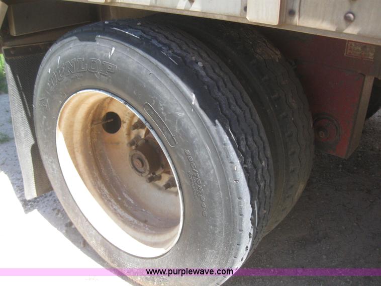 image for item B3279 1996 Wilson 53' hog trailer