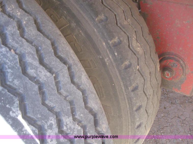 image for item B3279 1996 Wilson 53' hog trailer