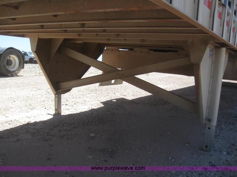 image for item B3282 1998 Eby 53' hog trailer