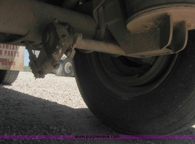 image for item B3282 1998 Eby 53' hog trailer