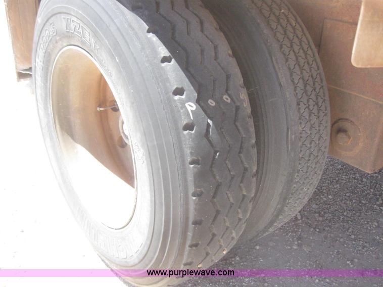 image for item B3282 1998 Eby 53' hog trailer