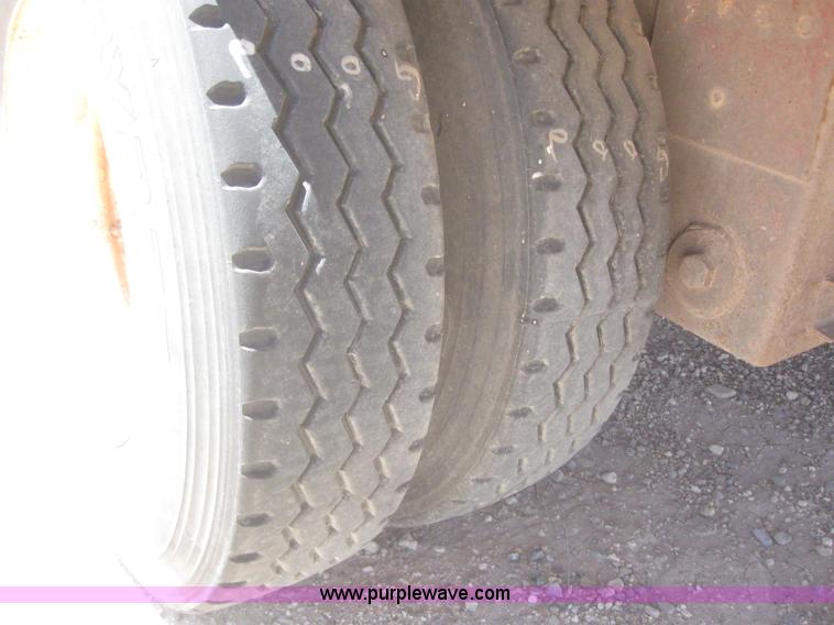 image for item B3282 1998 Eby 53' hog trailer