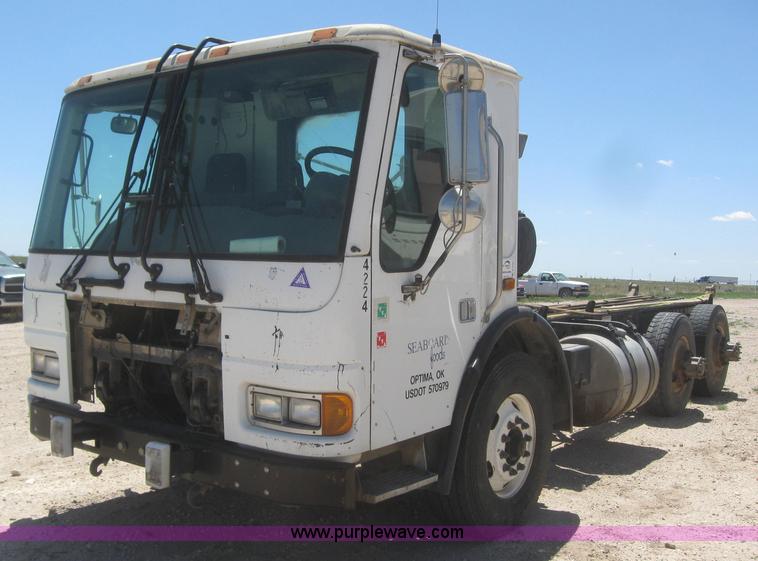 image for item B3283 2006 Freightliner Condor truck