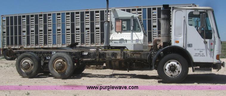 image for item B3283 2006 Freightliner Condor truck