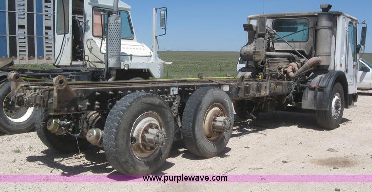 image for item B3283 2006 Freightliner Condor truck