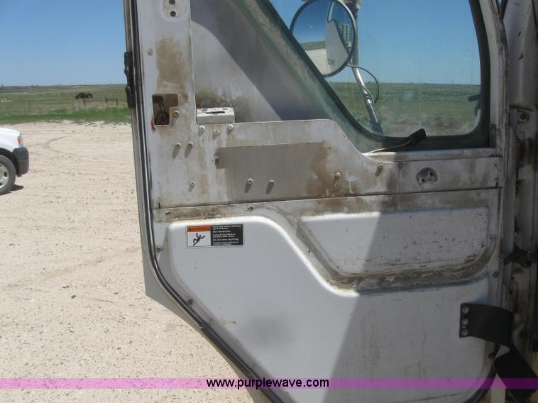 image for item B3283 2006 Freightliner Condor truck