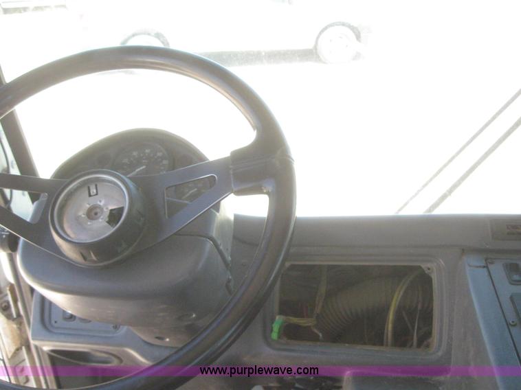 image for item B3283 2006 Freightliner Condor truck