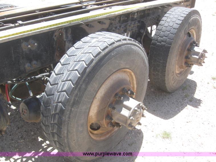 image for item B3283 2006 Freightliner Condor truck