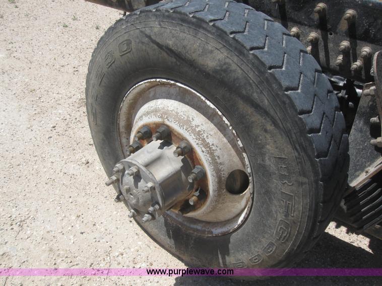 image for item B3283 2006 Freightliner Condor truck